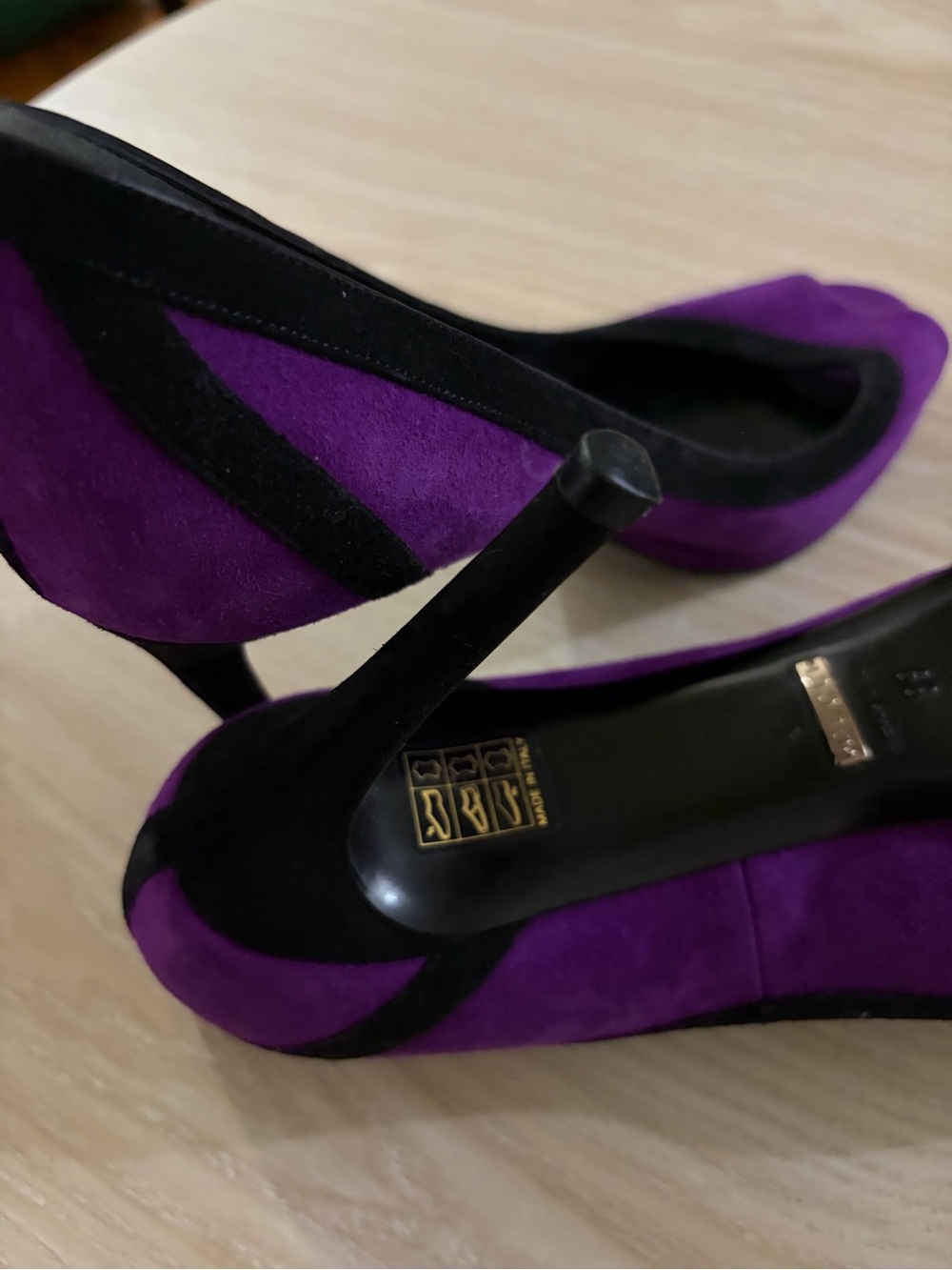 Gucci Purple and Black Suede heels size 8.5
